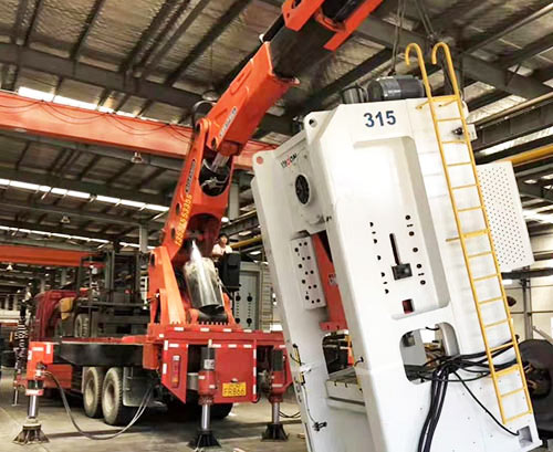 苏州相城附近随车吊出租，轻松解决运输难题