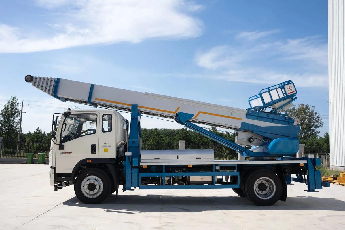 苏州相城云梯上料车租赁费用