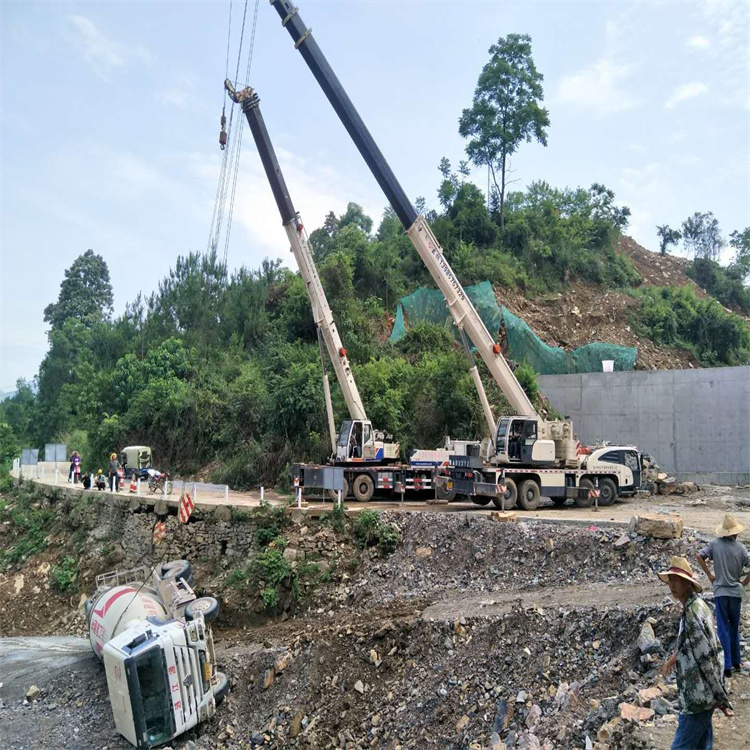 苏州相城汽车掉沟里叫吊车救援要多少钱